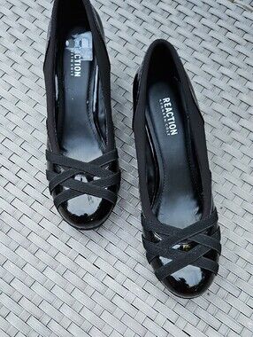 Reaction Kenneth Cole Black Patent Matte Crisscross Pumps Size 7M